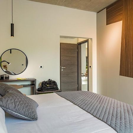 Apartments Bijou With Big Private Garden Near Umag Vilanija Esterno foto