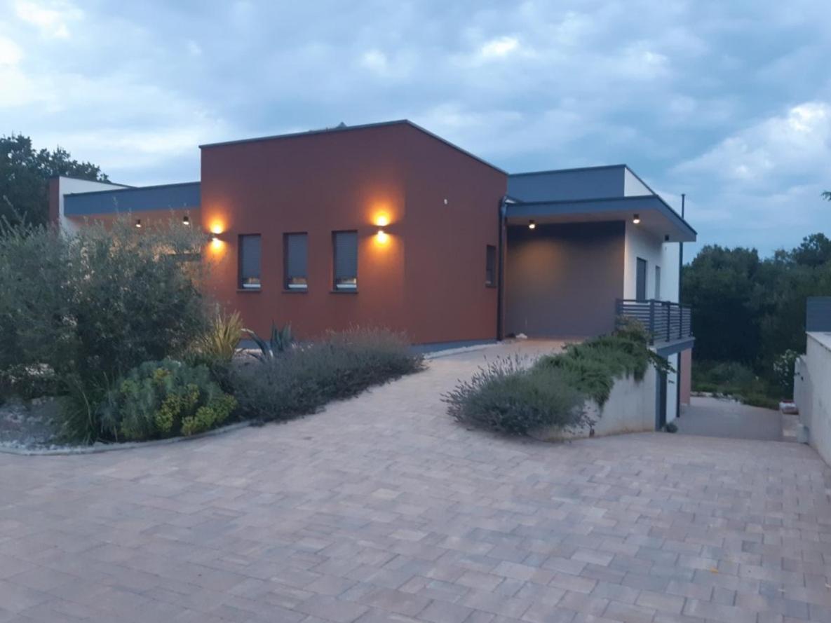 Apartments Bijou With Big Private Garden Near Umag Vilanija Esterno foto