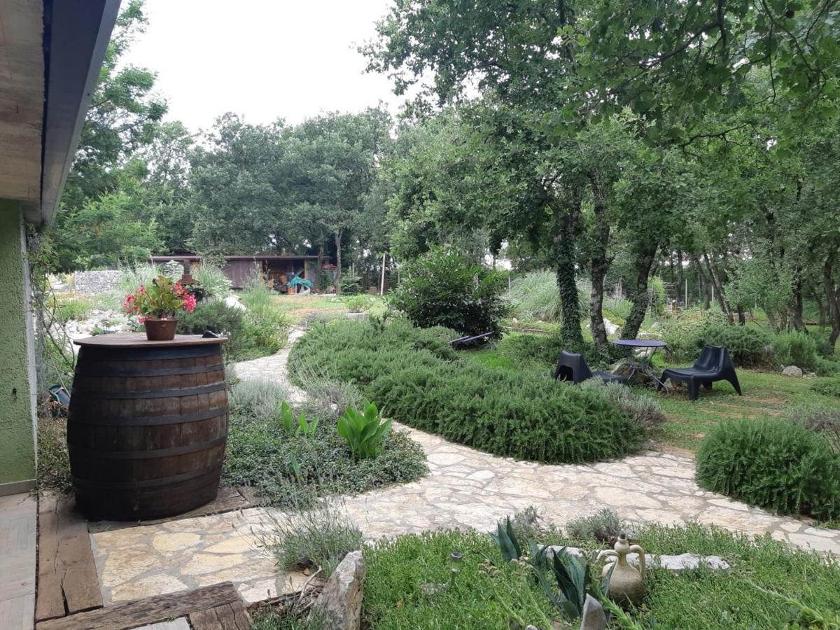 Apartments Bijou With Big Private Garden Near Umag Vilanija Esterno foto