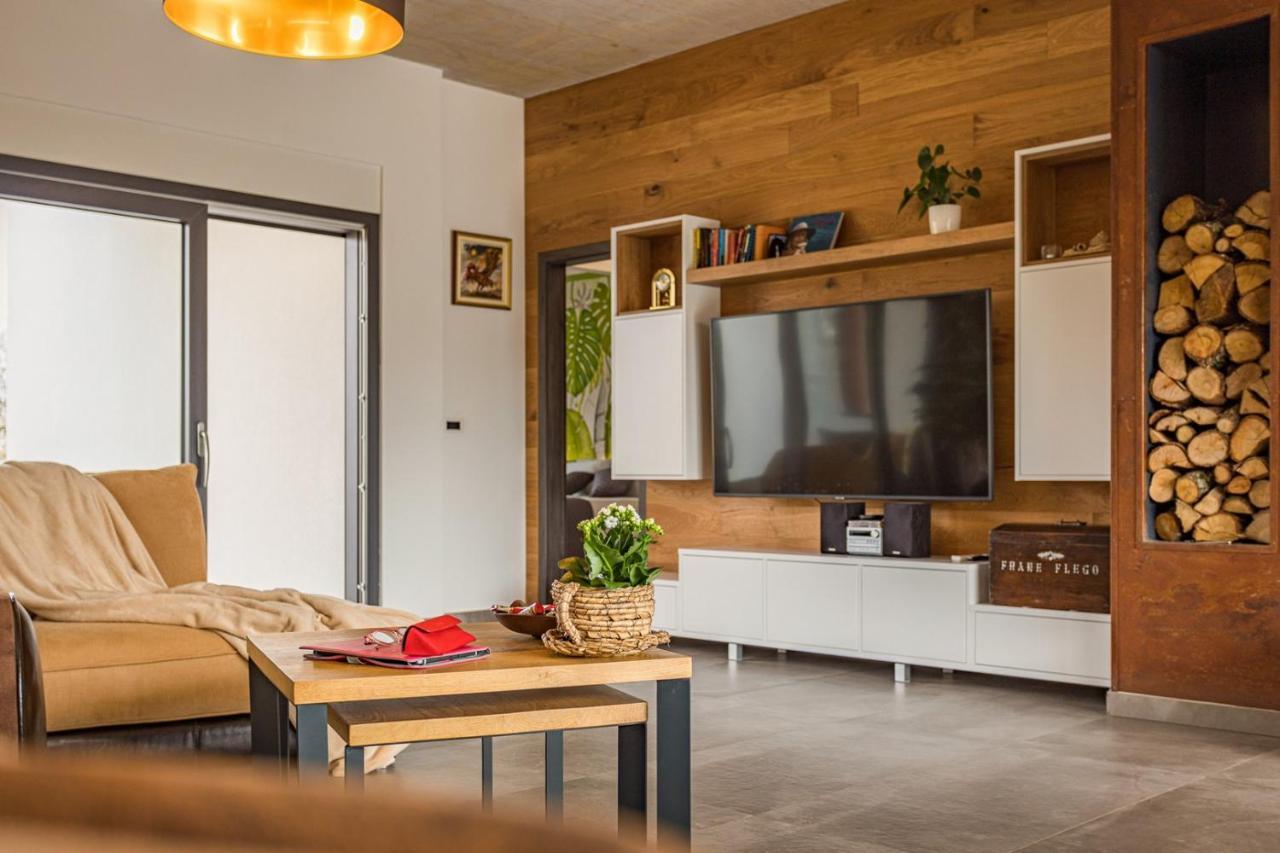 Apartments Bijou With Big Private Garden Near Umag Vilanija Esterno foto