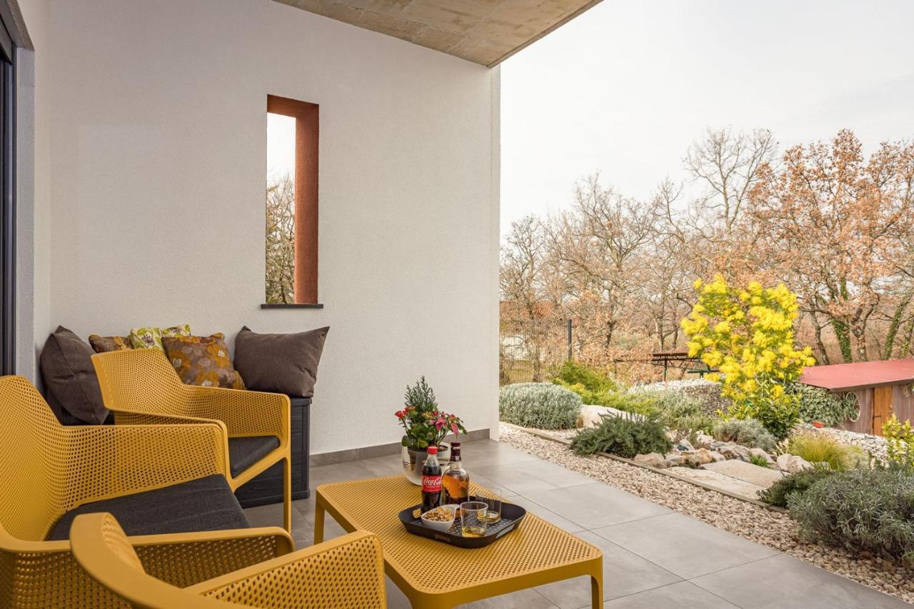 Apartments Bijou With Big Private Garden Near Umag Vilanija Esterno foto