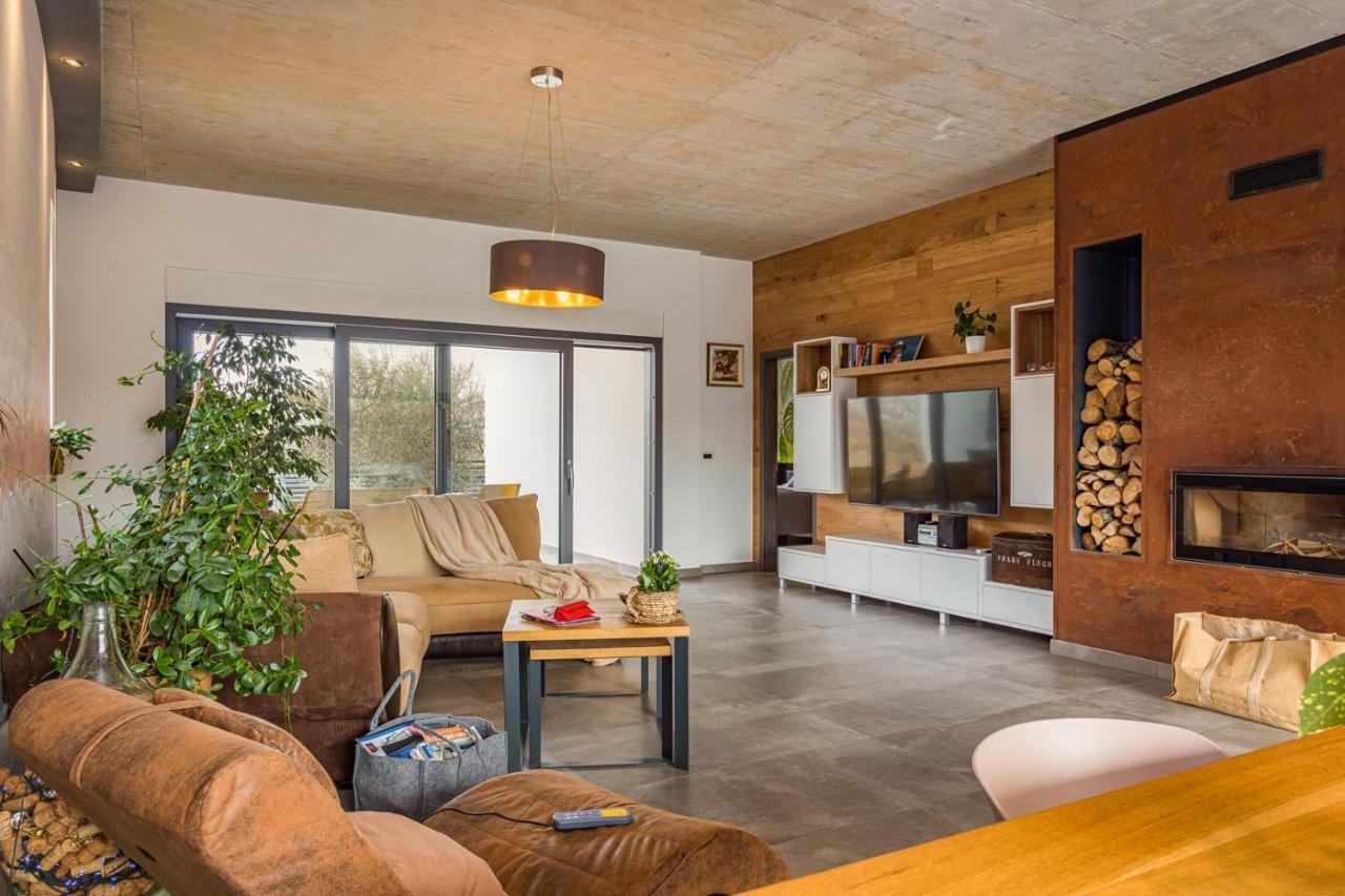 Apartments Bijou With Big Private Garden Near Umag Vilanija Esterno foto