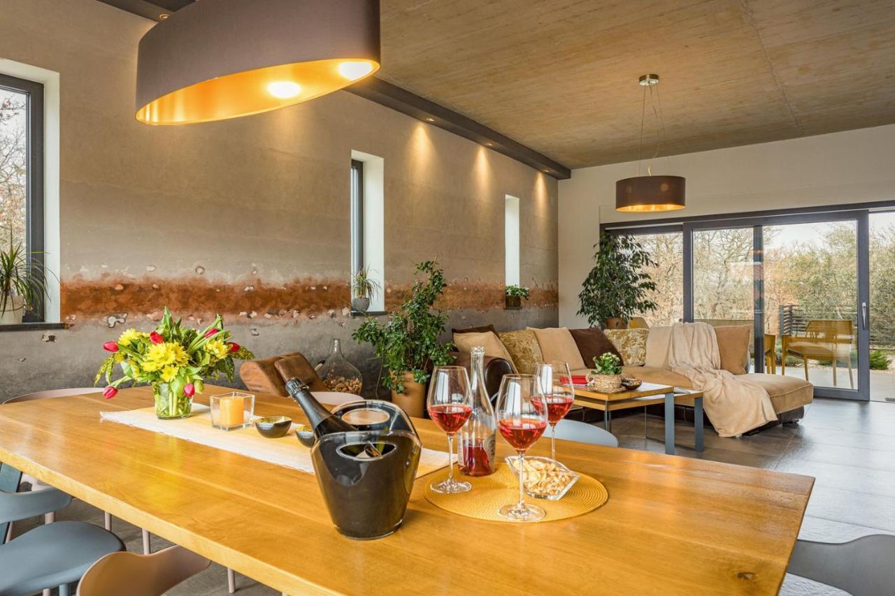 Apartments Bijou With Big Private Garden Near Umag Vilanija Esterno foto