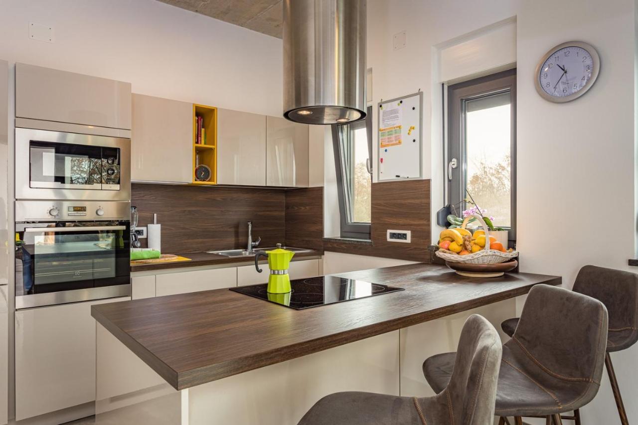 Apartments Bijou With Big Private Garden Near Umag Vilanija Esterno foto