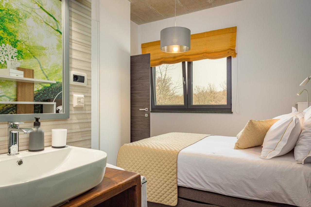 Apartments Bijou With Big Private Garden Near Umag Vilanija Esterno foto