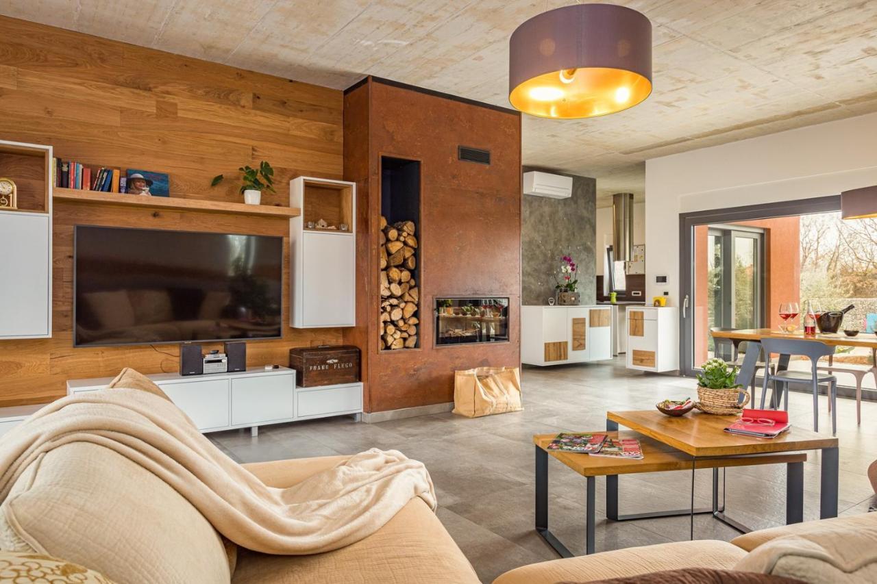 Apartments Bijou With Big Private Garden Near Umag Vilanija Esterno foto