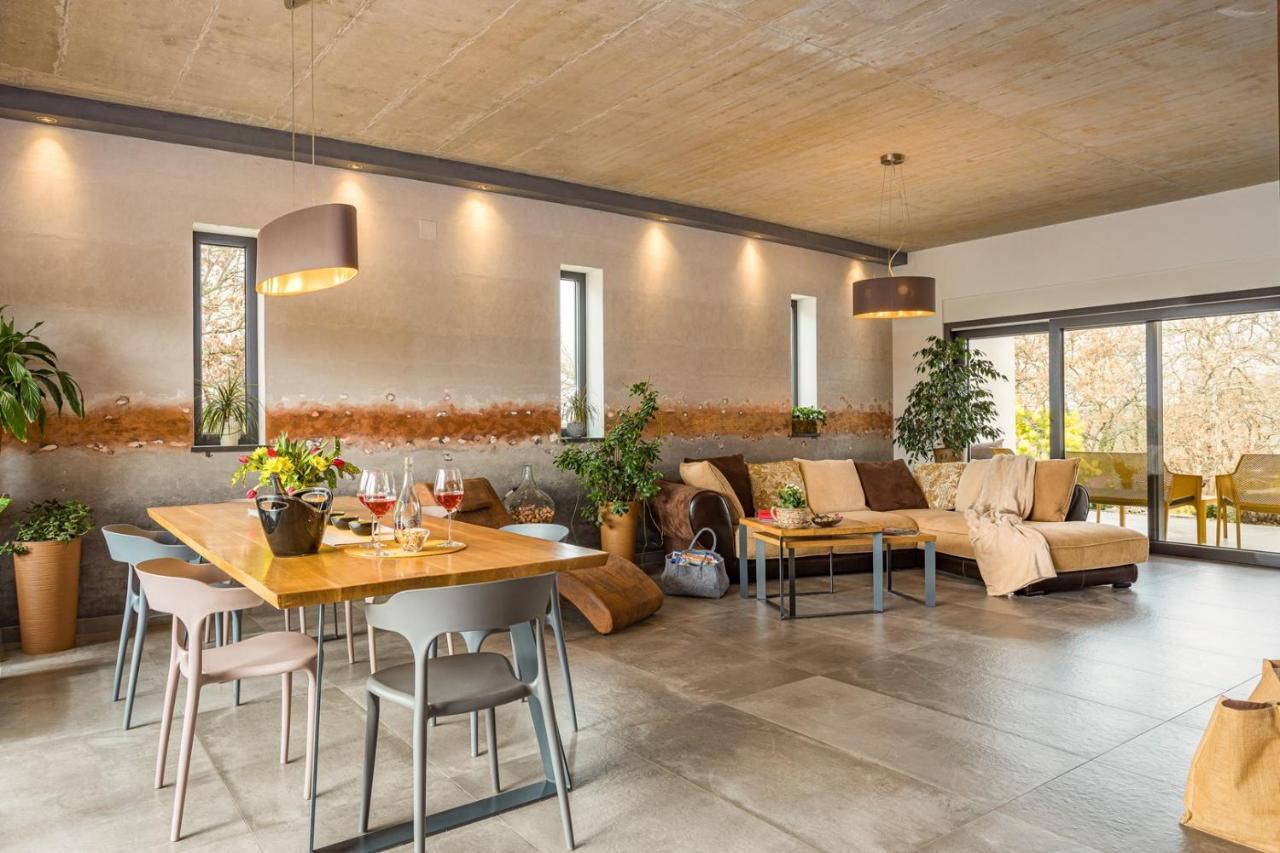 Apartments Bijou With Big Private Garden Near Umag Vilanija Esterno foto