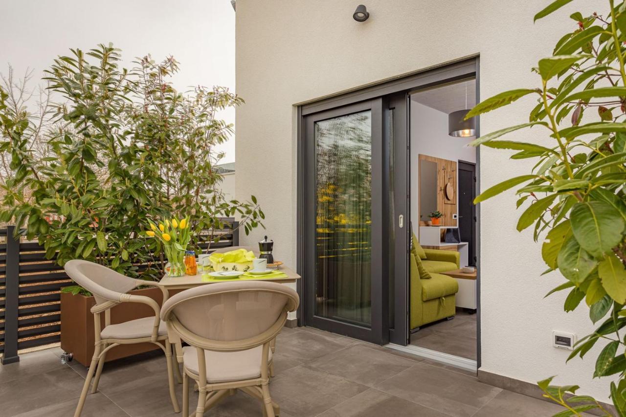 Apartments Bijou With Big Private Garden Near Umag Vilanija Esterno foto