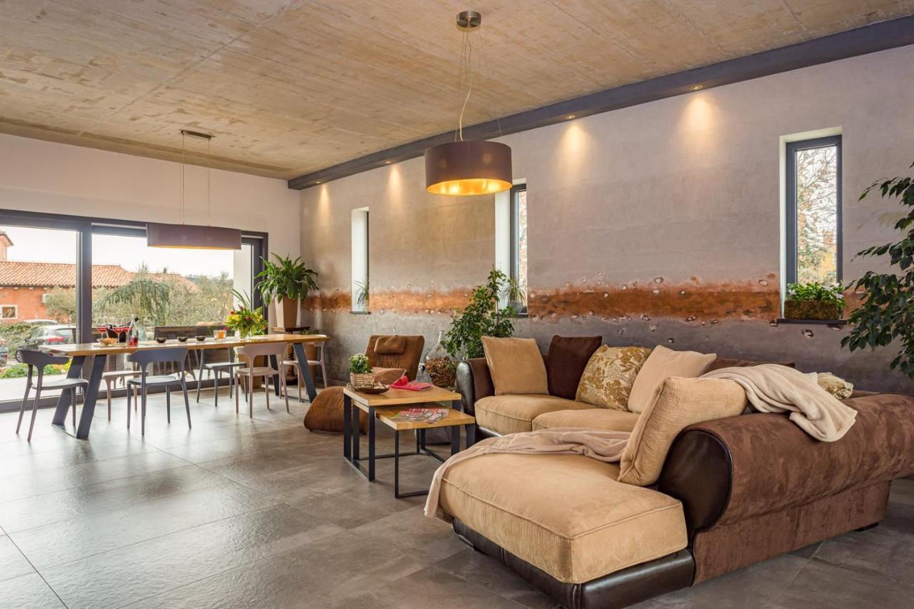 Apartments Bijou With Big Private Garden Near Umag Vilanija Esterno foto