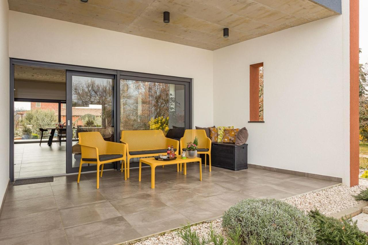 Apartments Bijou With Big Private Garden Near Umag Vilanija Esterno foto