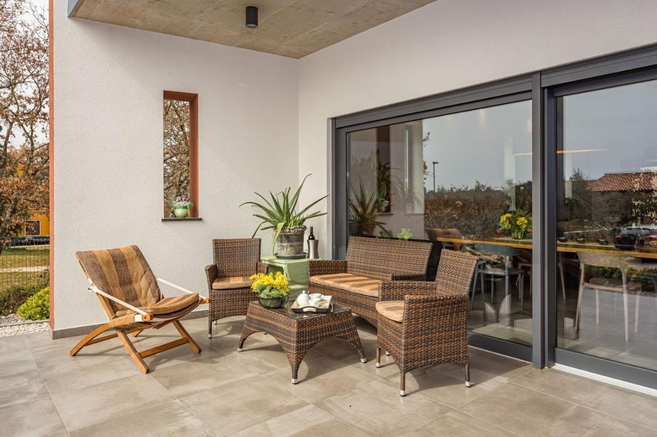 Apartments Bijou With Big Private Garden Near Umag Vilanija Esterno foto